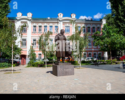 Voronezh (Russie - Août 08, 2018 : Monument à Marshak sur la rue Karl Marx à Voronezh Banque D'Images