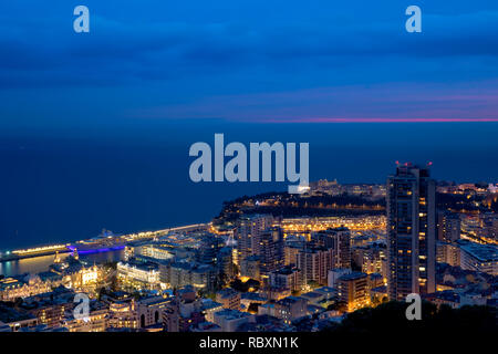 Monaco, au crépuscule, en vue de la Turbie Banque D'Images