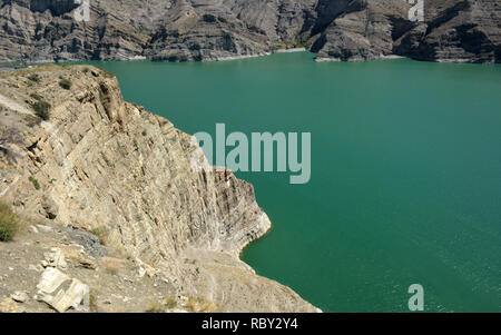 Le lac de Tortum, beau paysage. Tortum lac formé sur l'eau. Tortum Lac Paradis avec de l'eau d'azur Banque D'Images