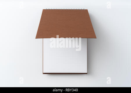 Concept design - Vue en perspective brown couverture souple carnet à spirales avec couvercle ouvert isolé sur fond pour une maquette. Pas de rendu 3D Banque D'Images