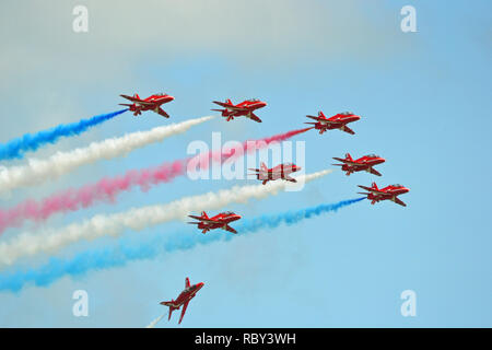 Des flèches rouges en vol à Eastbourne 21-07-2013, Air Show, Eastbourne, East Sussex, UK Banque D'Images
