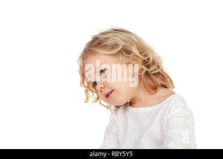 Beau petit enfant jusqu'à la isolé sur fond blanc Banque D'Images