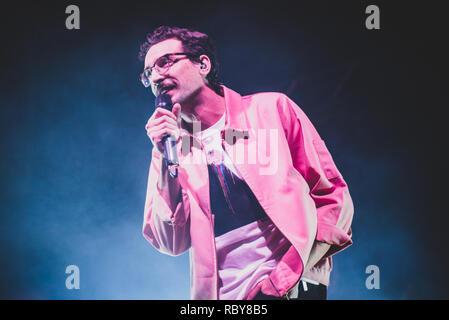 Venaria, Italie. Jan 12, 2019. Le rappeur italien Willie Peyote, vrai nom Bruno Guglielmo, l'exécution en direct sur scène pour son "indrome Toret di' tour à Venaria. Credit : Alessandro Bosio/Pacific Press/Alamy Live News Banque D'Images