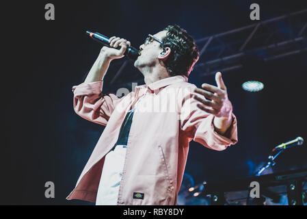 Venaria, Italie. Jan 12, 2019. Le rappeur italien Willie Peyote, vrai nom Bruno Guglielmo, l'exécution en direct sur scène pour son "indrome Toret di' tour à Venaria. Credit : Alessandro Bosio/Pacific Press/Alamy Live News Banque D'Images