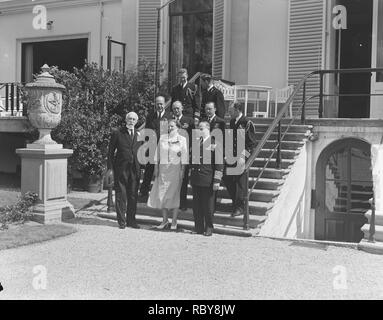 Admiraal Conolly bij Koninklijke familie op Paleis Soestdijk, Bestanddeelnr 903-5228. Banque D'Images