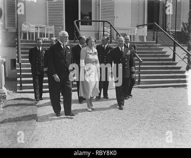 Admiraal Conolly bij Koninklijke familie op Soestdijk, Bestanddeelnr 903-5230. Banque D'Images