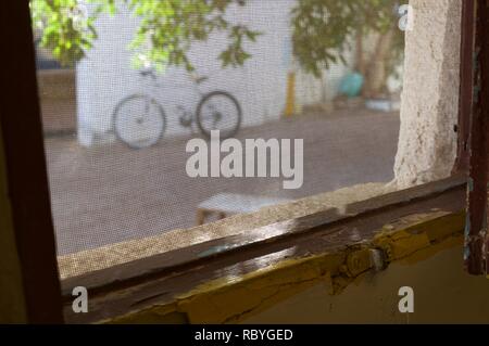 Des moustiquaires sur les fenêtres, Dahab, Egypte Banque D'Images