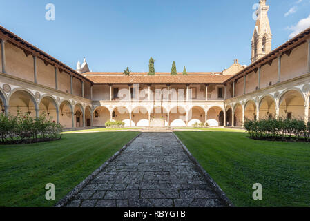 Le cloître à l'église Santa Croce, Florence, Italie Banque D'Images