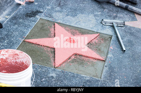 LOS ANGELES - circa 2018 AOÛT : Walk of Fame, une star en construction Banque D'Images