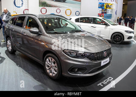 Bruxelles - 10/01/2018 : Fiat Tipo voiture wagon présenté à l'Expo de Bruxelles Autosalon motor show. Banque D'Images