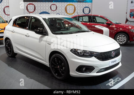 Bruxelles - 10/01/2018 : Fiat Tipo location de vedette à la Brussels Expo Autosalon motor show. Banque D'Images