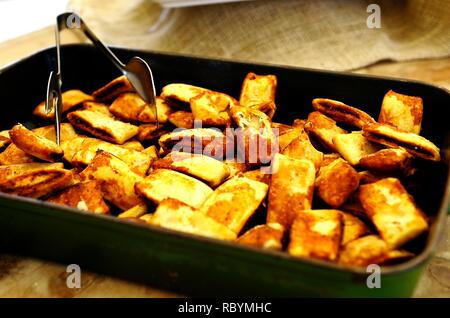 Dish full of Maltese fig rolls Banque D'Images