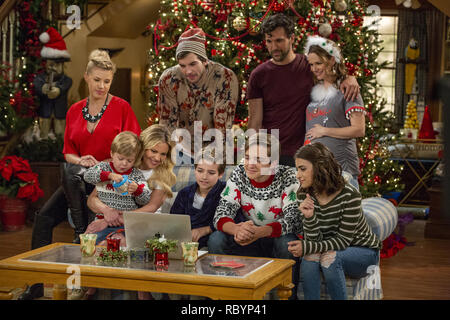 Jodie Sweetin, Candace Cameron Bure, Andrea Barber, 'Fuller House' Saison 4 (2018) : Crédit / Netflix l'archive d'Hollywood Banque D'Images