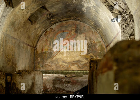 Le Mithraeum de Santa Maria Capua Vetere est un exemple de l'adoration du dieu Mithra, très populaire dans l'époque romaine. Elle a encore une fresque. Banque D'Images