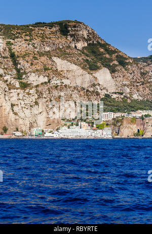 Vue de la côte Meta di Sorrento, commune italienne de la Province de Naples, Italie. Banque D'Images