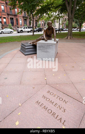 Une statue de Lucy Stone dans la région de Meredith Bergmann's Boston Women's Memorial sur Commonwealth Avenue à Boston, MA Banque D'Images