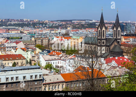 Surplombant le quartier Karlin Prague avec Saints Cyril et l'église Methodius, quartier Karlin Prague Banque D'Images