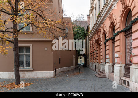 Rue typique de Budapest, Hongrie. Cette rue est sur le côté Buda de la ville Banque D'Images