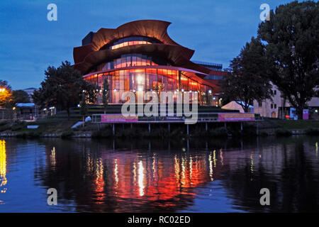 Hans-Otto-Theater am Ufer dees Tiefen voit, Havel, Architekt, Gottfried Böhm, 2006, Potsdam, Brandebourg, Allemagne, Europa | Hans-Otto-Theater à Banque D'Images