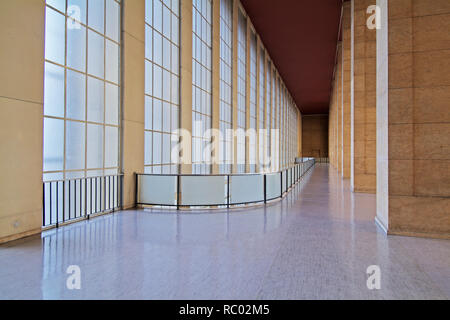 Flughafen Tempelhof, Abfertigungshalle, Berlin, Deutschland, Europa | aéroport de Tempelhof, terminal building, Berlin, Germany, Europe Banque D'Images