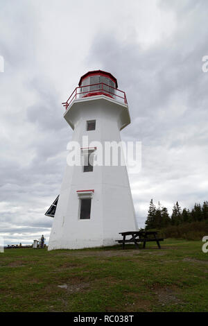 Le phare du cap Gaspé (phare de Cap-Gaspé) à Cap Gaspé dans le parc national de Forillon en Gaspésie Peninsual de Québec, Canada. Banque D'Images