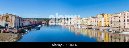 Rues de la région de la petite ville pittoresque Bosa en Sardaigne, Italie Banque D'Images