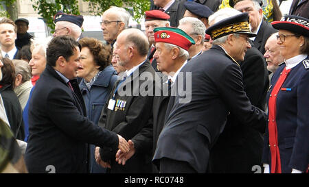 STRASBOURG, FRANCE - Le 8 mai 2017 : les fonctionnaires de haut rang lors d'une cérémonie pour marquer des alliés de l'Ouest Deux victoire en Europe de l'armistice marquant le 72e anniversaire de la victoire sur l'Allemagne nazie en 1945 Banque D'Images