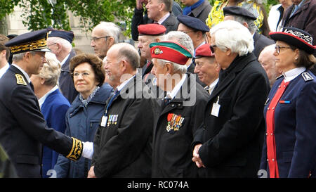 STRASBOURG, FRANCE - Le 8 mai 2017 : les fonctionnaires de haut rang lors d'une cérémonie pour marquer des alliés de l'Ouest Deux victoire en Europe de l'armistice marquant le 72e anniversaire de la victoire sur l'Allemagne nazie en 1945 Banque D'Images