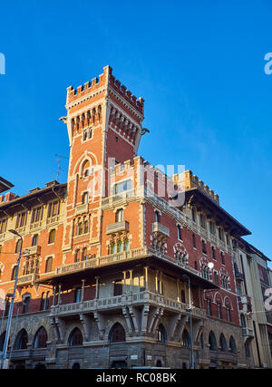 Château Castello Cova, également connu sous le nom de Palazzo Viviani Cova. Milan, Lombardie, Italie. Banque D'Images