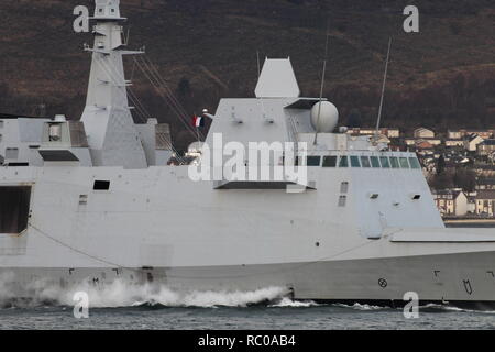 FS Aquitaine (D650), un destroyer de classe Aquitaine de la marine française, arrivant pour l'exercice Joint Warrior 14-1. Banque D'Images