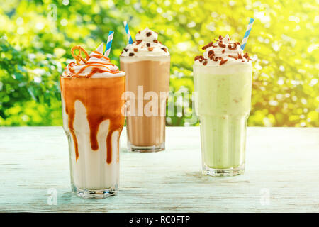 Verres d'assorted milkshakes Banque D'Images