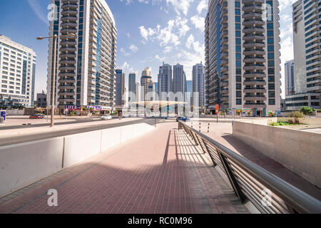 Dubaï, Émirats arabes unis - Octobre 2018 : la beauté du panorama des gratte-ciel de Dubaï de la promenade Banque D'Images