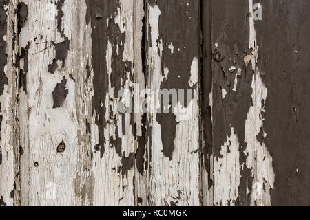 Photo en gros plan. Un fragment d'une porte en bois avec une fracture de la couleur. Banque D'Images