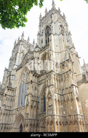 West Towers, York Minster, Deangate, York, North Yorkshire, Angleterre, Royaume-Uni Banque D'Images