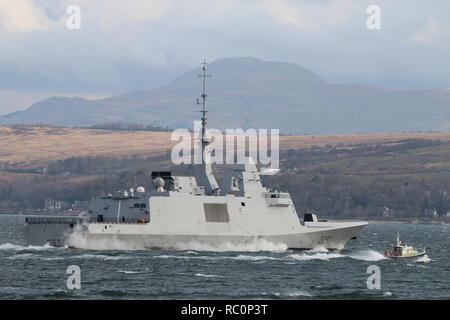 FS Aquitaine (D650), un destroyer de classe Aquitaine de la marine française, arrivant pour l'exercice Joint Warrior 14-1. Banque D'Images