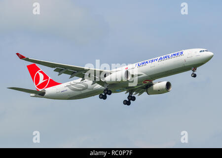 Bangkok, Vietnam - Sep 17, 2018. Un Airbus A330-300 d'avion de la Turkish Airlines à l'atterrissage à l'aéroport de Suvarnabhumi (BKK) à Bangkok, Thaïlande. Banque D'Images