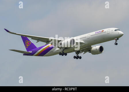 Bangkok, Vietnam - Sep 17, 2018. Un Airbus A350-900 d'avion Thai Airways à l'atterrissage à l'aéroport de Suvarnabhumi (BKK) à Bangkok, Thaïlande. Banque D'Images