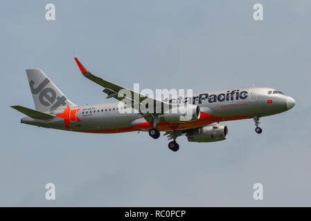 Bangkok, Vietnam - Sep 17, 2018. Un Airbus A320 d'avion Jetstar à l'atterrissage à l'aéroport de Suvarnabhumi (BKK) à Bangkok, Thaïlande. Banque D'Images