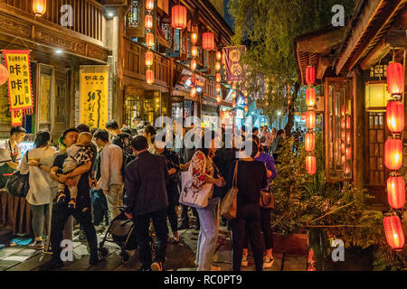 CHENGDU, CHINE - 25 SEPTEMBRE : c'est une vue de la nuit no 88 Jitai Wu Rue Ancienne, un célèbre Old street et destination touristique populaire le 25 septembre 2018 Banque D'Images