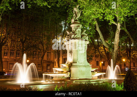 Madrid, Espagne - 02 mai 2008 : Apollo Fountain ou Fuente de Apolo sur l'allée ou Prado Paseo del Prado à Madrid, Espagne Banque D'Images