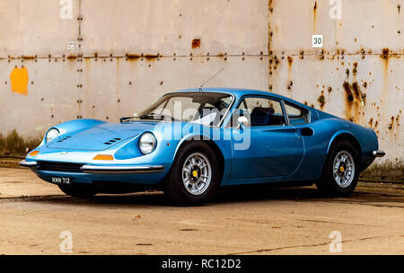 Ferrari Dino en pale bleu métal Banque D'Images