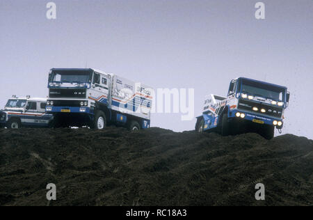 1986 DAF 3600 Turbo Twin et DAF 3300 Turbo 4x4 Paris Dakar Rally trucks Banque D'Images
