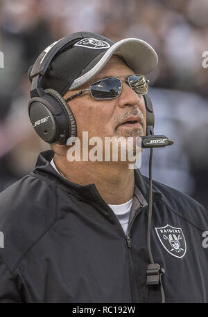 Oakland, Californie, USA. Dec 21, 2014. Raider entraîneur-chef intérimaire Tony Sparano le Dimanche, Décembre 21, 2014, chez O.co Coliseum à Oakland, Californie. Les raiders défait les factures 26-24. Crédit : Al Golub/ZUMA/Alamy Fil Live News Banque D'Images