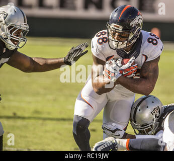 Oakland, Californie, USA. Nov 9, 2014. Denver Broncos receveur Demaryius Thomas (88) passer le dimanche, Novembre 9, 2014, à Oakland, Californie. Les Broncos défait les Raiders 41-17. Crédit : Al Golub/ZUMA/Alamy Fil Live News Banque D'Images