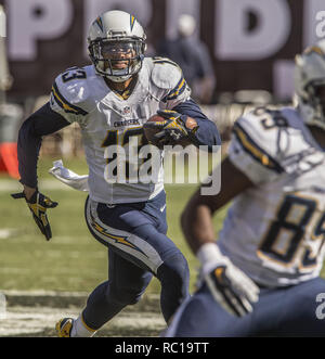 Oakland, Californie, USA. 12 octobre, 2014. San Diego Chargers wide receiver Keenan Allen (13) court derrière bloquants le dimanche, Octobre 12, 2014, dans la région de Oakland, Californie. Les chargeurs a défait les Raiders 31-28. Crédit : Al Golub/ZUMA/Alamy Fil Live News Banque D'Images