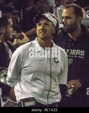 Oakland, Californie, USA. 28 août, 2014. L'entraîneur-chef Raiders Dennis Allen le Jeudi, août 28, 2014, dans la région de Oakland, Californie. Les raiders battu les Seahawks 41-31. Dans un match pré-saison. Crédit : Al Golub/ZUMA/Alamy Fil Live News Banque D'Images