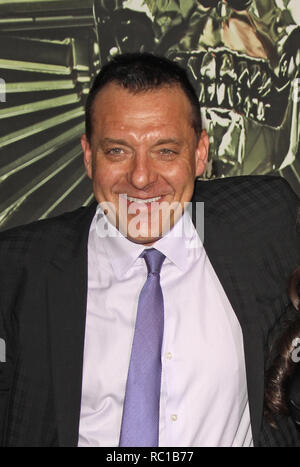 PHOTO : Hollywood, CA - le 15 août : Tom Sizemore arrive à l 'l'usure 2' - Los Angeles Premiere at Grauman's Chinese Theatre le 15 août 2012 à Hollywood, Californie. People : Tom Sizemore Credit : tempêtes Media Group/Alamy Live News Banque D'Images