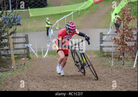 Cycloparc PPJ, Gravesend, Kent, UK, 12 janvier 2019. Vainqueur de l'Hargroves-Montezuma Helen Pattinson au cours de l'ancien combattant femmes auprès de la UK Cyclo-Cross championnats. © David Partridge/Alamy Live News Banque D'Images
