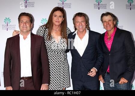 Palm Springs, CA. Jan 11, 2019. Jaems Van Patten, Caitlyn Jenner, Vincent Van Patten, Nels van Patten au niveau des arrivées pour marcher jusqu'à Vegas en première mondiale au 30ème Festival International du Film de Palm Springs, Richards Centre for the Arts à l'école secondaire de Palm Springs, Palm Springs, CA, le 11 janvier 2019. Credit : Priscilla Grant/Everett Collection/Alamy Live News Banque D'Images