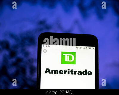 Kiev, Ukraine. 13 Jan, 2019. Services financiers TD Ameritrade logo de l'entreprise vu affichée sur un téléphone intelligent. Crédit : Igor Golovniov SOPA/Images/ZUMA/Alamy Fil Live News Banque D'Images